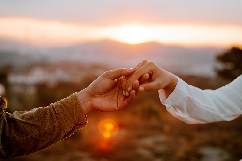 Couple holding hands on date - Dope Uncle